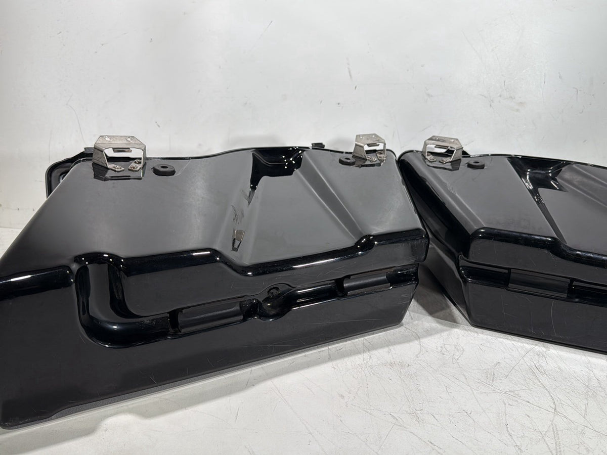2007 Harley Touring FLHTP Electra Glide Police OEM Left Right Saddlebags Luggage NOKey