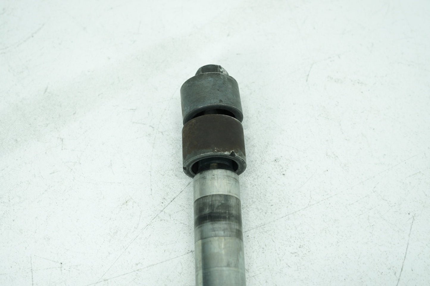 1999 - 2006 Harley-Davidson Touring Electra Glide Classic Front Wheel Axle Bolt Shaft 43364-00
