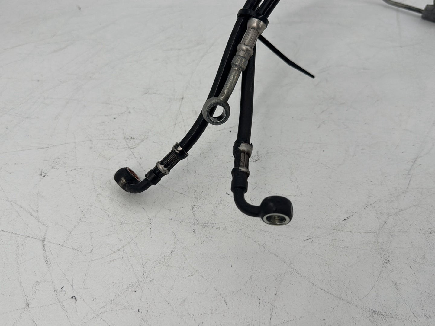 2008 Harley Touring FLHT Electra Glide OEM Front Brake Hose Line Pipe NON-abs