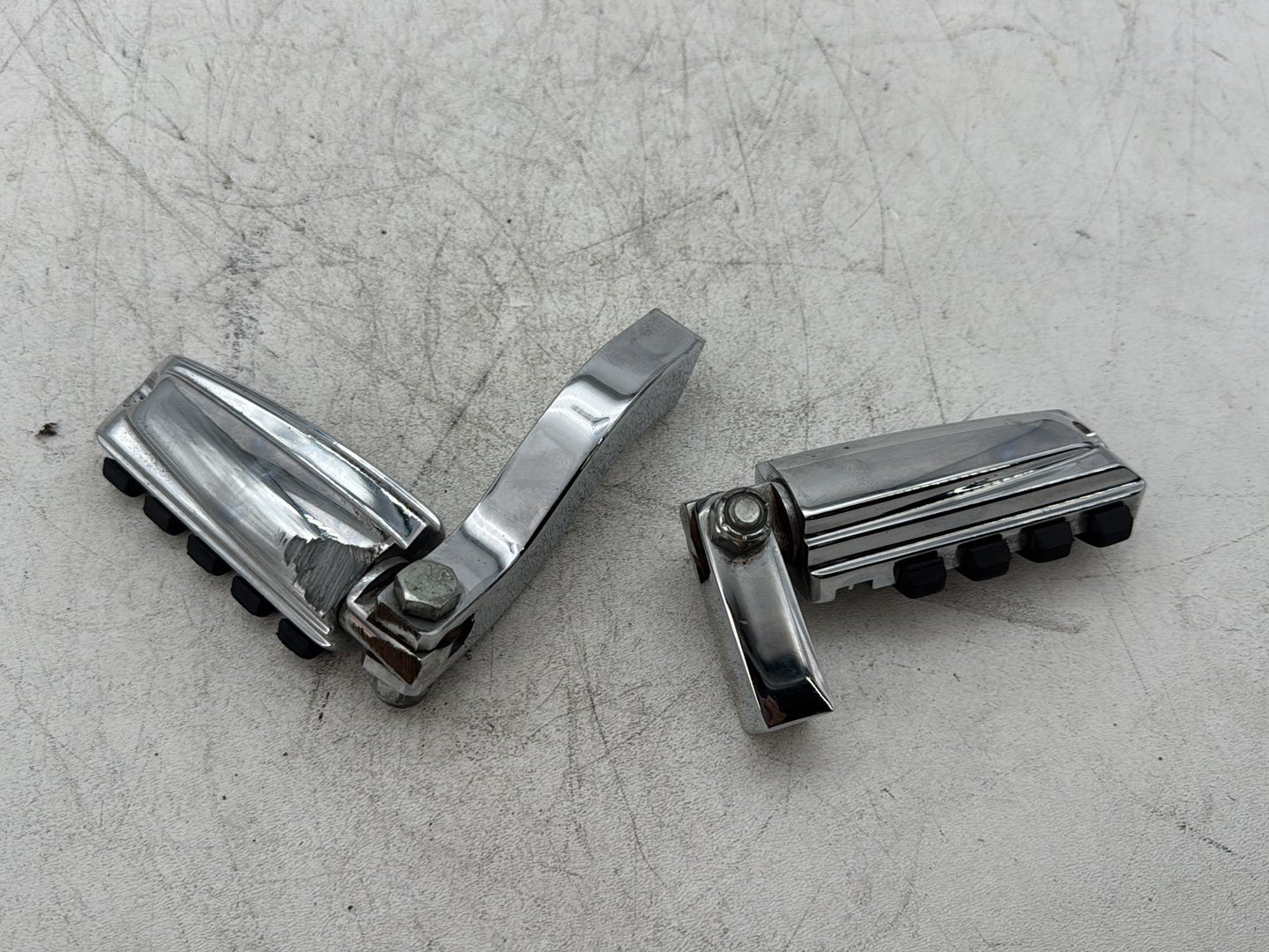 2003 Harley Dyna Wide Glide FXDWG OEM Passenger Left & Right Foot Pegs