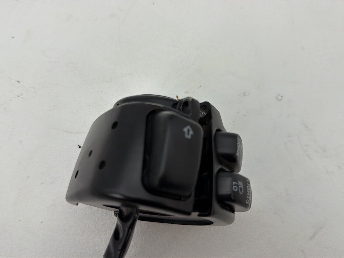 1999 - 2006 Harley-Davidson Touring Road King Left Turn Signal Headlight Switches Controls  	71685-06A