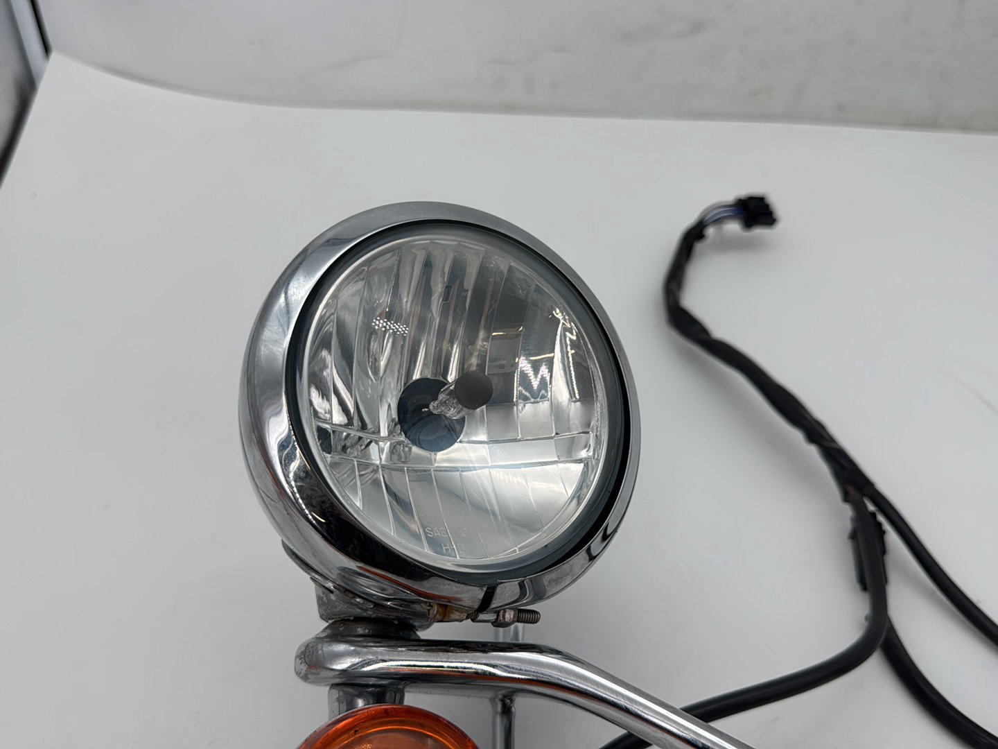 2008 Harley Softail Deluxe FLSTN OEM Front Turn Signal Indicators Aux Light Bar