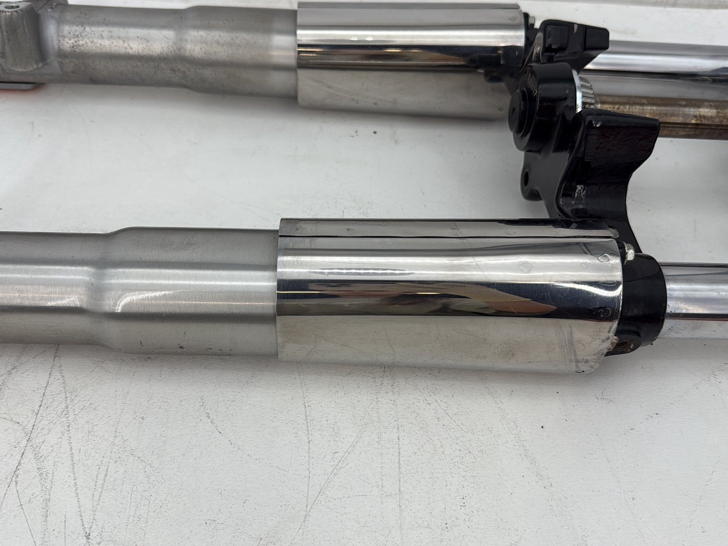 05 Harley Heritage Softail Classic Front Triple Tree Set LH RH Fork Legs Sliders
