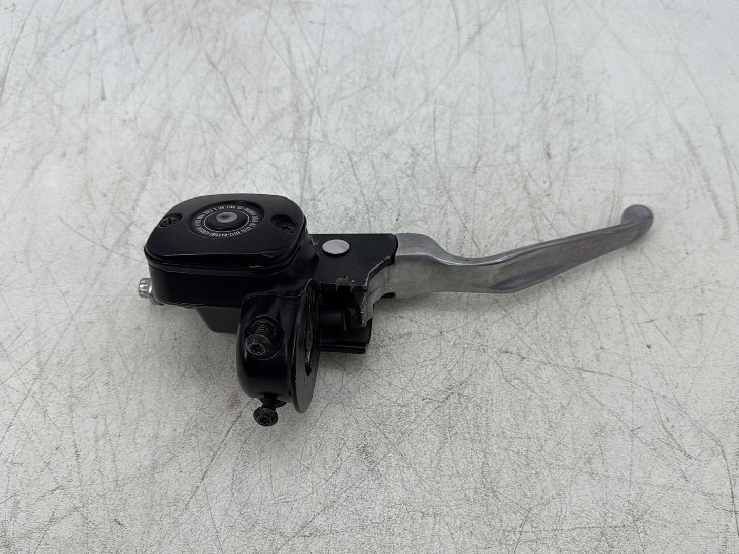2004 Harley Road King Touring Custom FLHRSI OEM Front Right Brake Lever Master Cylinder
