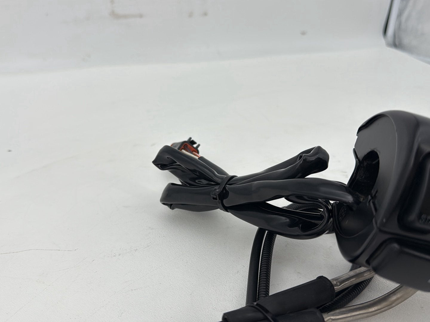 1999 - 2006 Harley-Davidson Dyna Low Rider Right Engine Start Kill Switches Controls 71684-06A