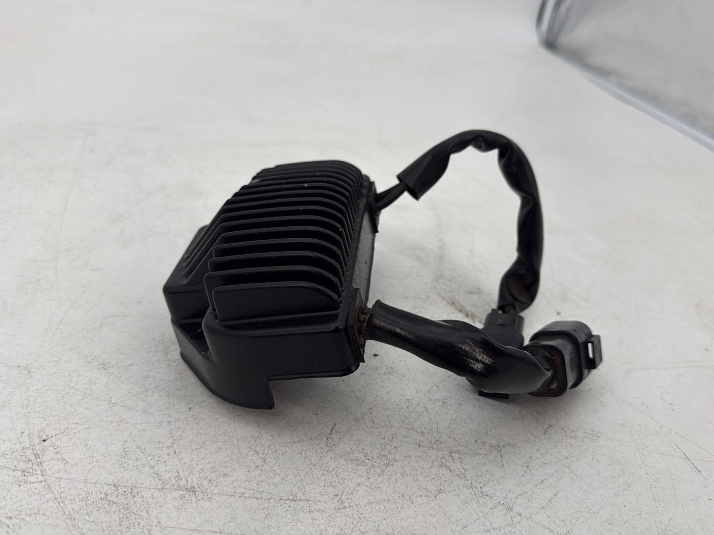 1999 - 2006 Harley-Davidson Dyna Super Glide Voltage Regulator Rectifier   	74631-06