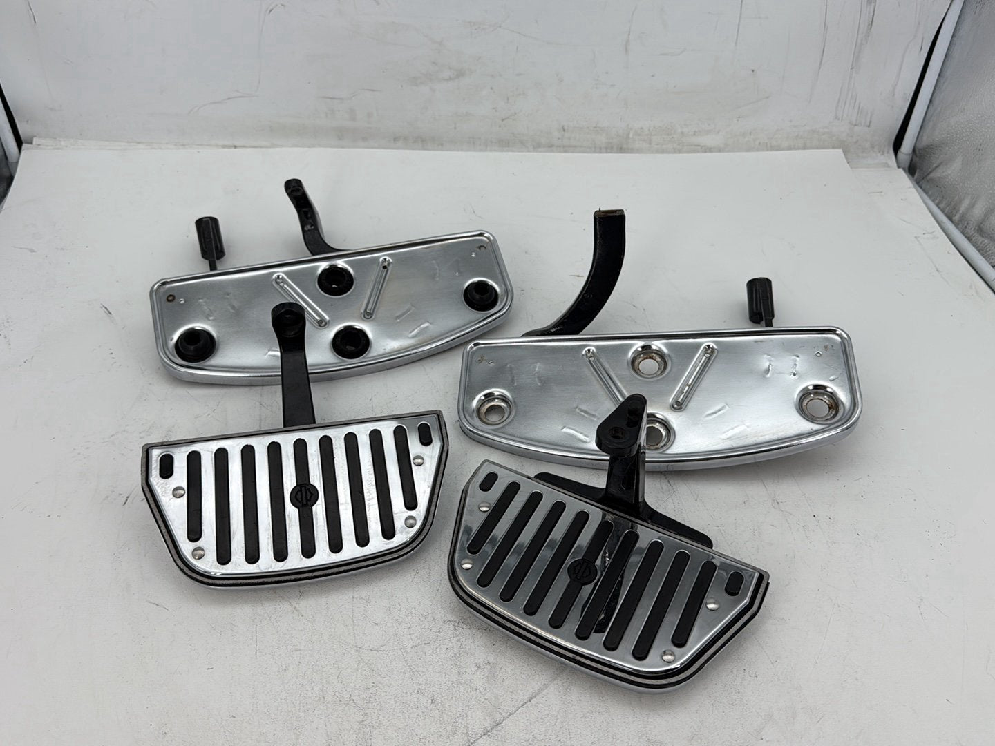 2003 Harley Electra Glide Touring Ultra FLHTCUI OEM Left Right Driver & Pass Floorboard Foot Rest
