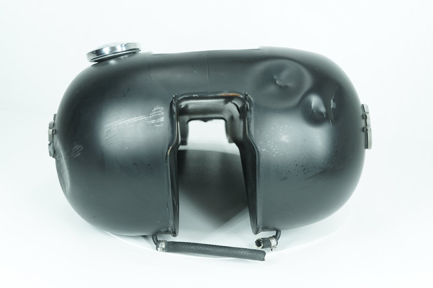 2007 - 2017 Harley-Davidson Dyna Street Bob Fuel Gas Tank Gasoline Reservoir  	61593-10