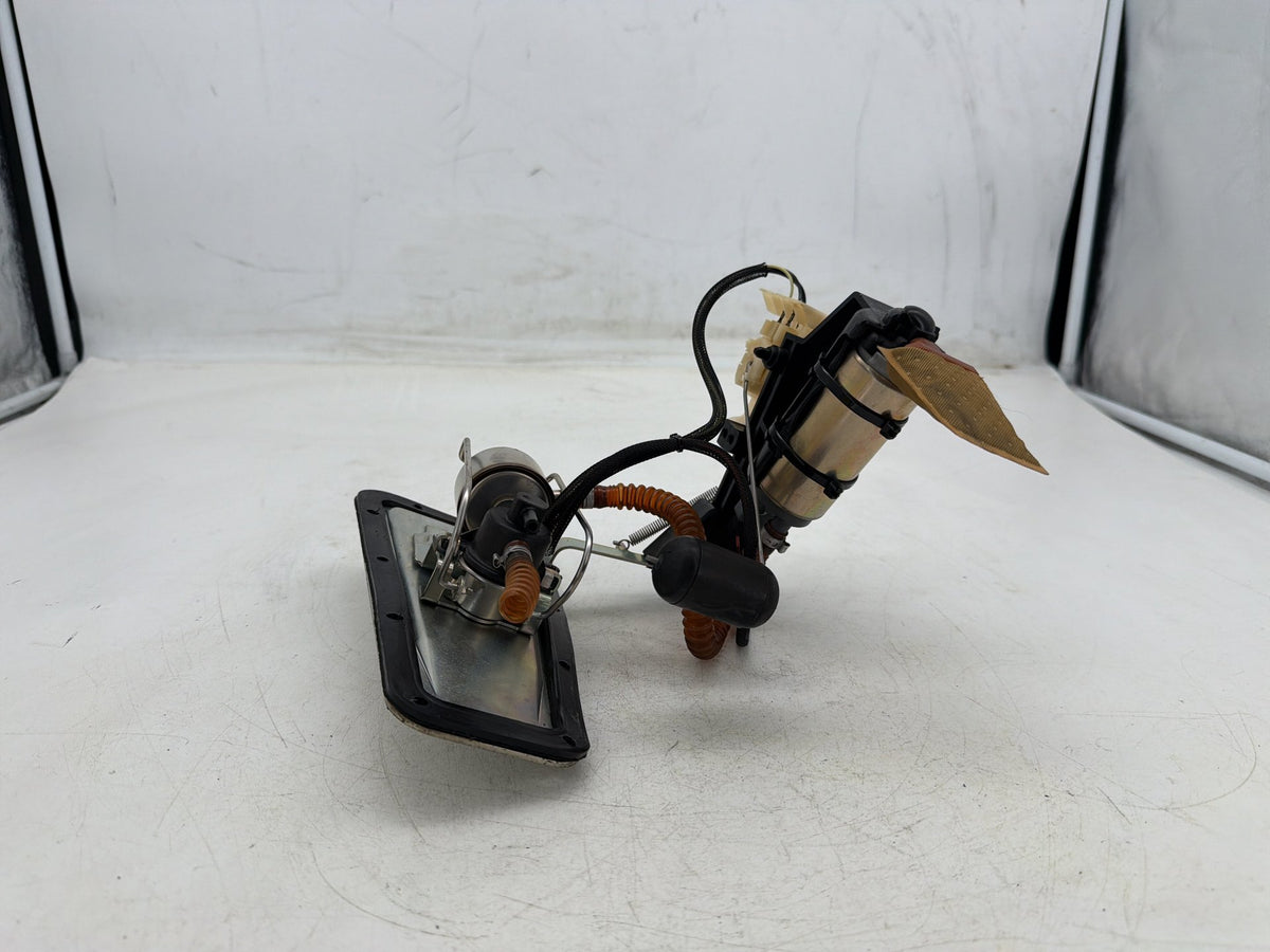 2006 Harley Softail Deuce FXSTDI OEM Fuel Pump Gas Gasoline Petrol Sending CARB