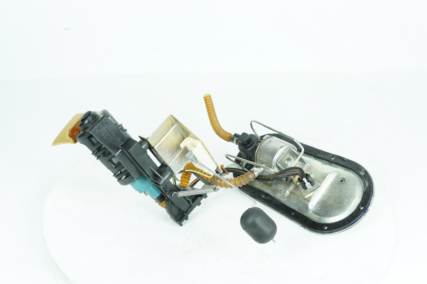 1999 - 2006 Harley-Davidson Touring Road King Gas Gasoline Fuel Petrol Pump Sending  	75127-02C