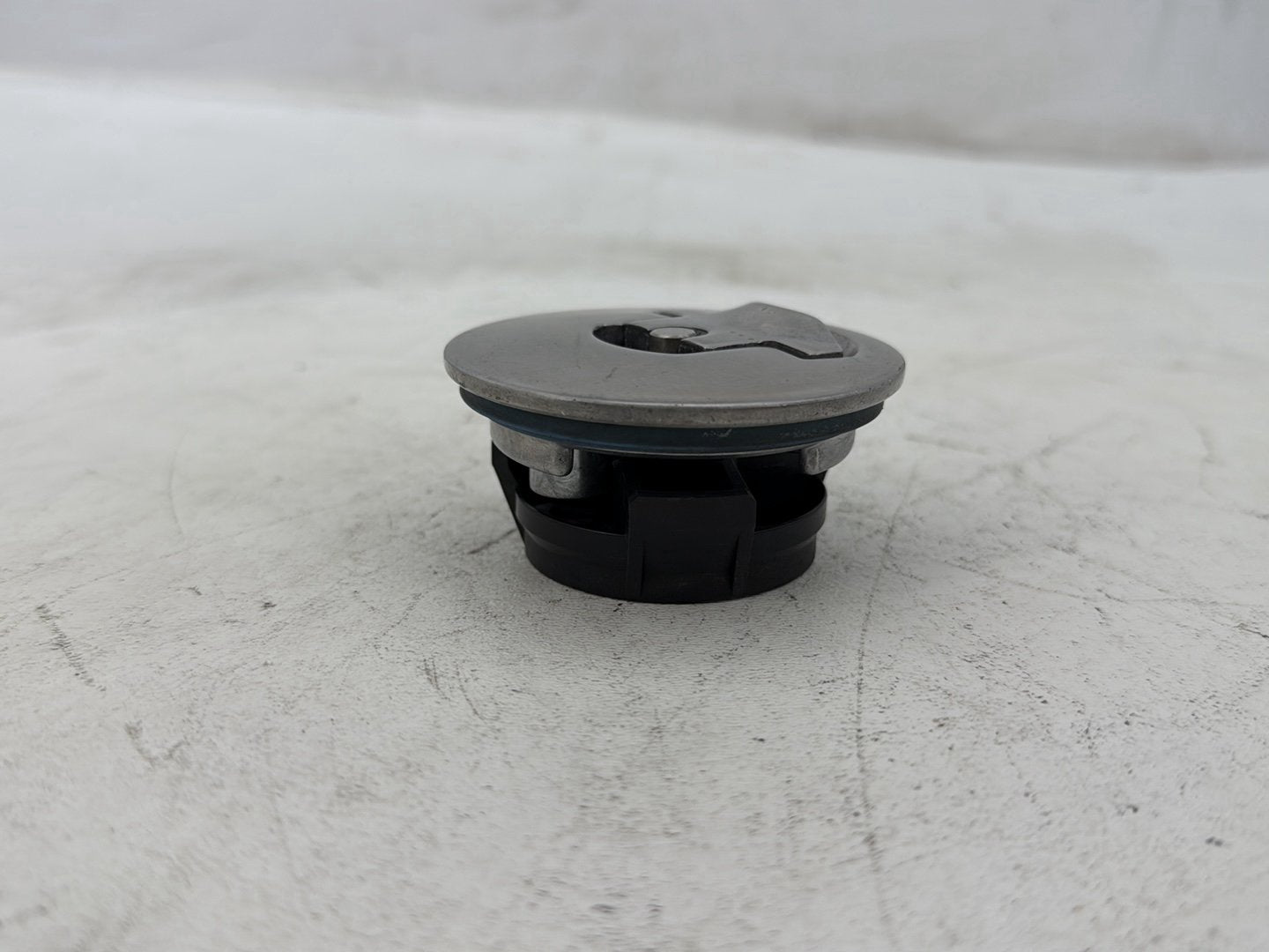 2006 Harley Dyna Super Glide Custom FXDCI OEM Fuel Gas Tank Cap Bushing Hub