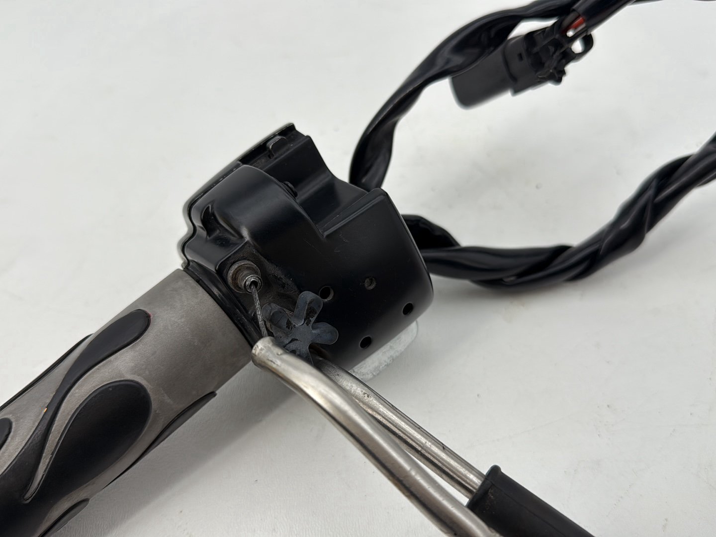 2004 - 2013 Harley-Davidson Sportster 883 Custom Right Engine Start Kill Switches Controls 71589-96B , 56666-04