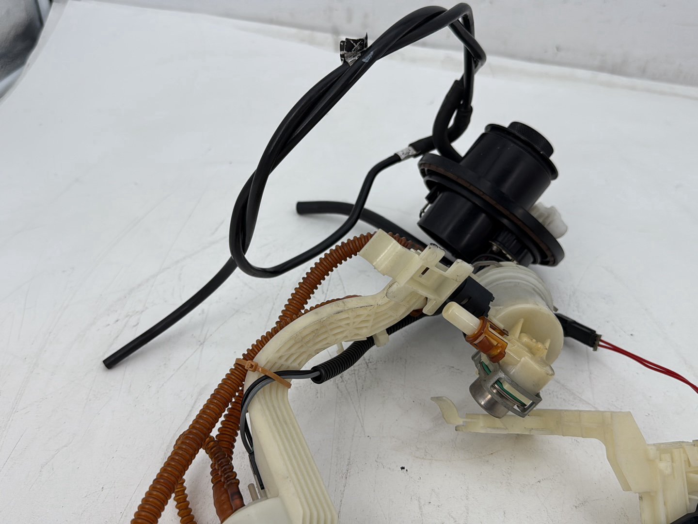 2011 Harley Electra Glide Ultra FLHTK OEM Fuel Pump Gas Gasoline Petrol Sending
