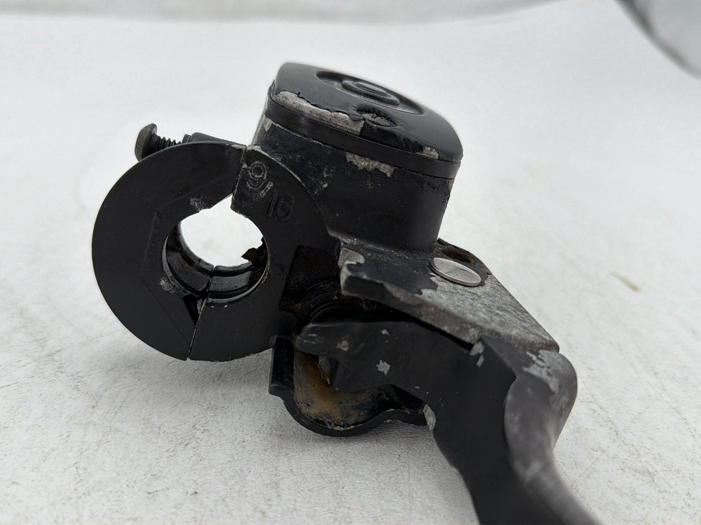 2009 Harley Dyna Street Bob FXDB OEM Front Right Brake Lever Master Cylinder