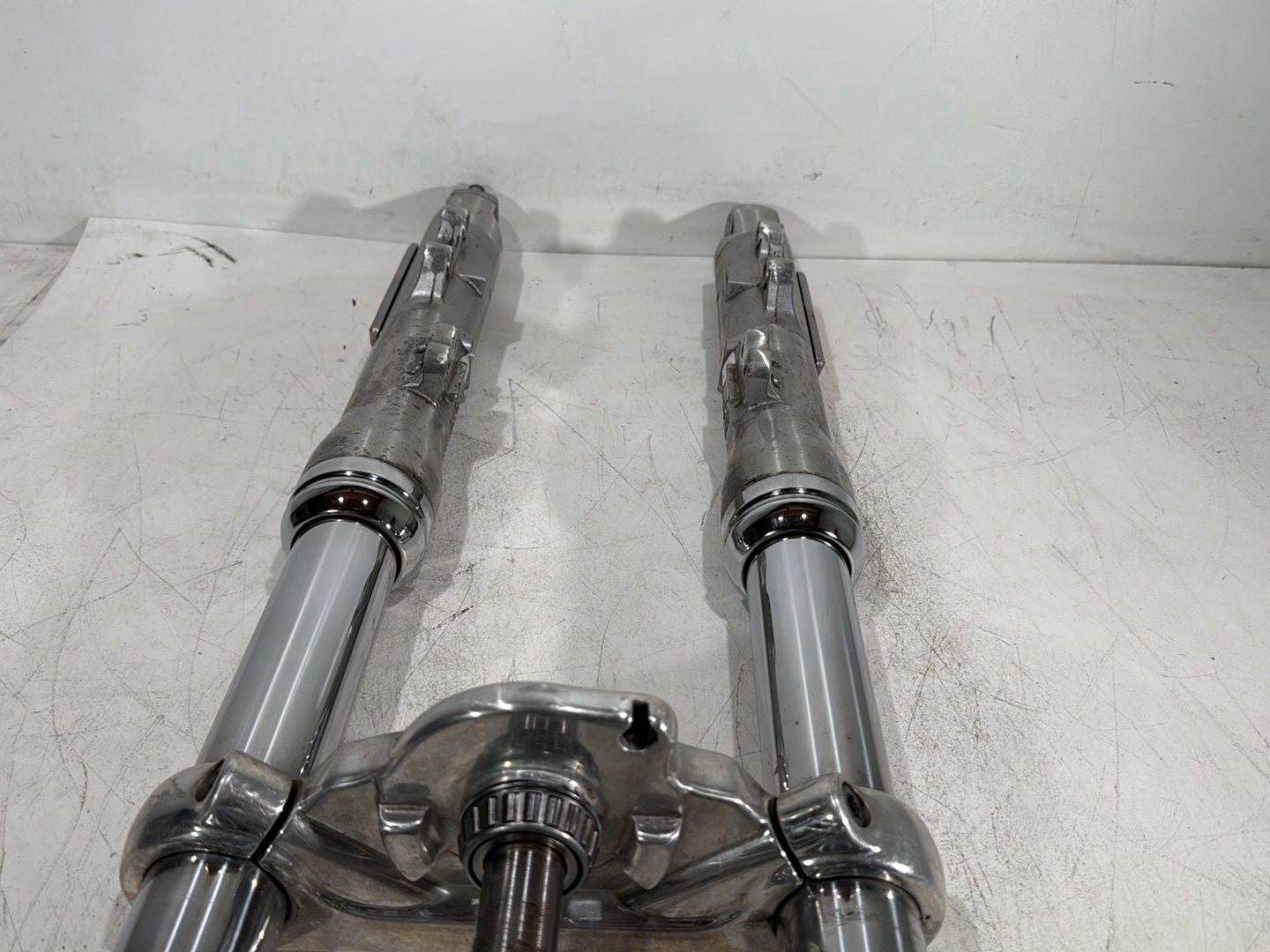 2015 Harley Dyna Low Rider FXDL OEM Front Triple Tree Set & LH RH Fork Legs Sliders