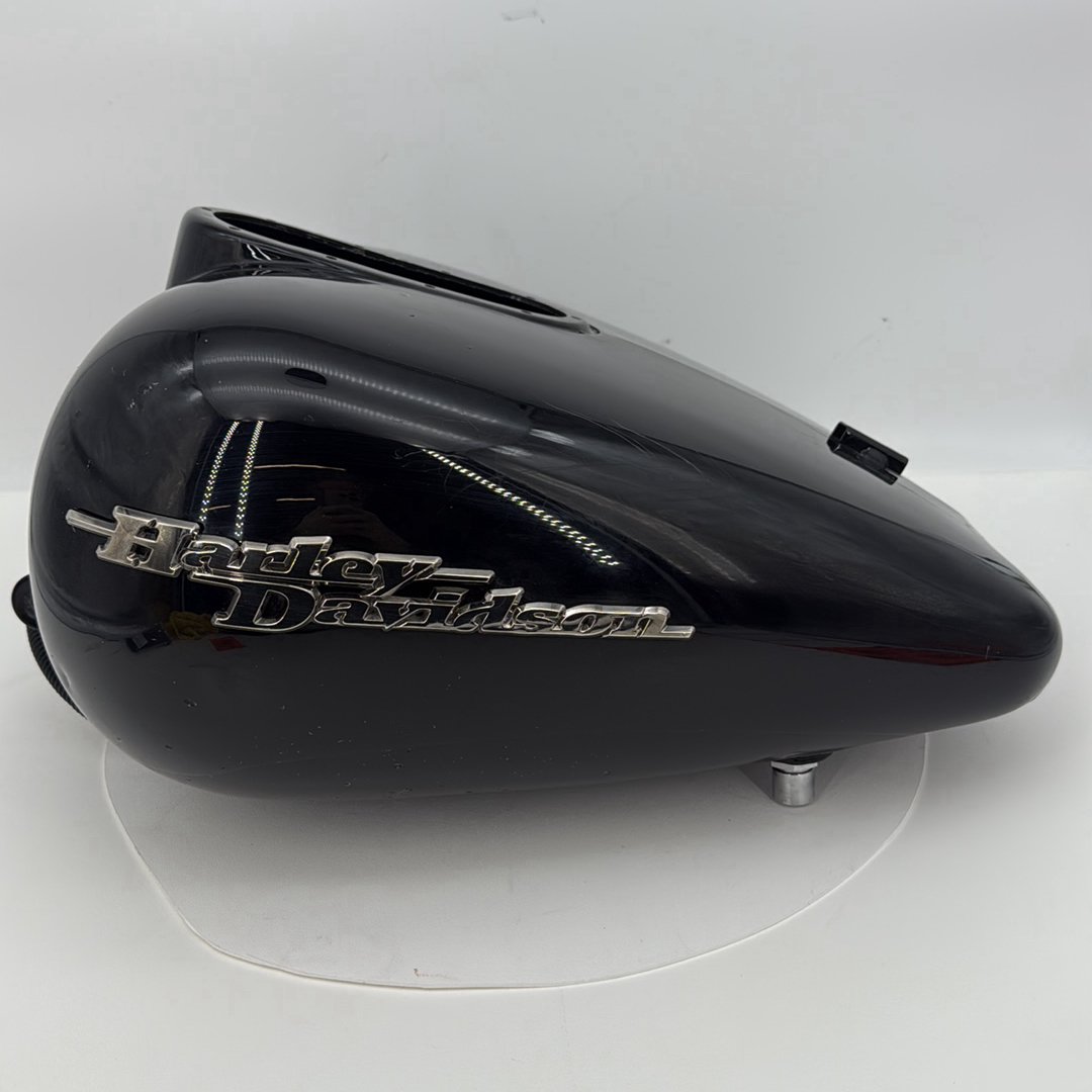 2007 - 2012 Harley-Davidson Touring Street Glide Fuel Gas Tank Gasoline Reservoir  	61356-03