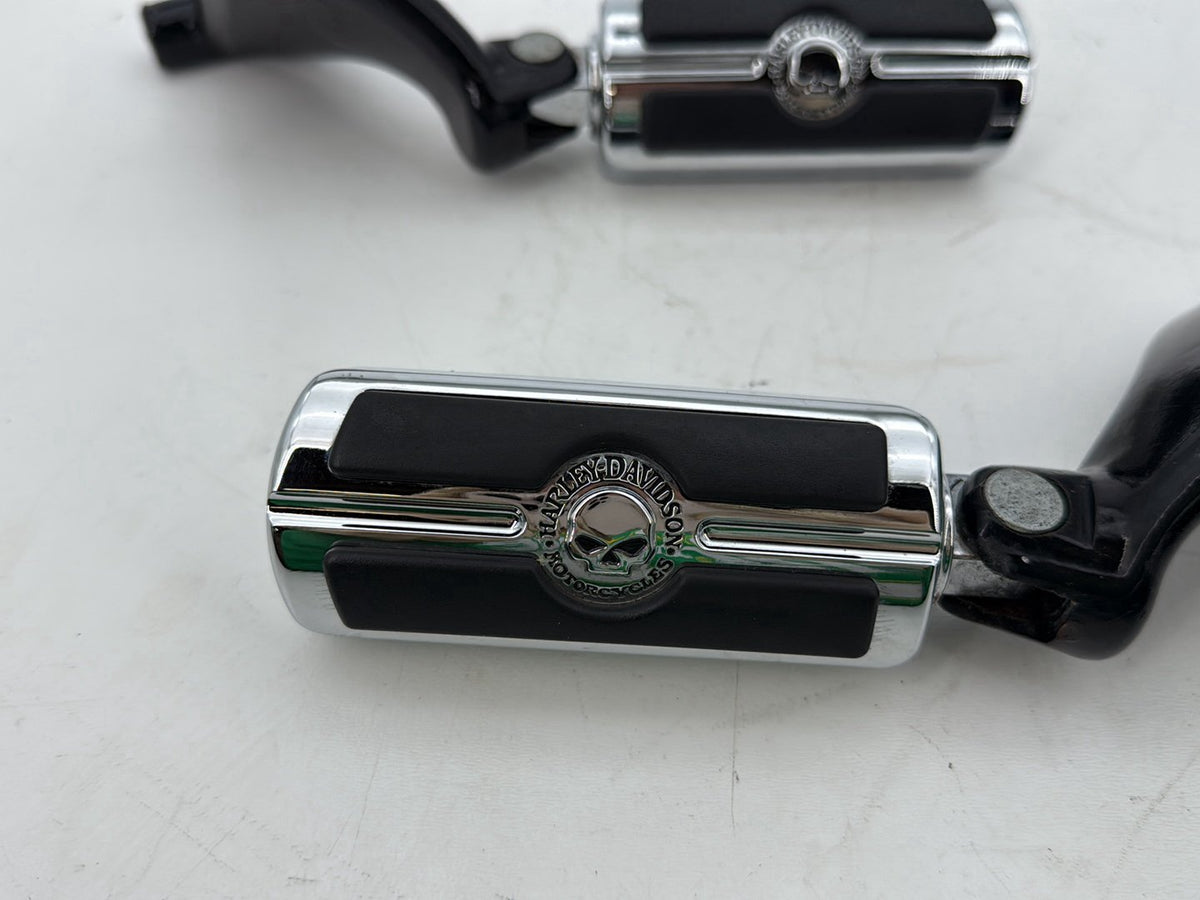 09 Harley Sportster XL1200C 1200 Passenger Left & Right Foot Pegs Willie G Skull