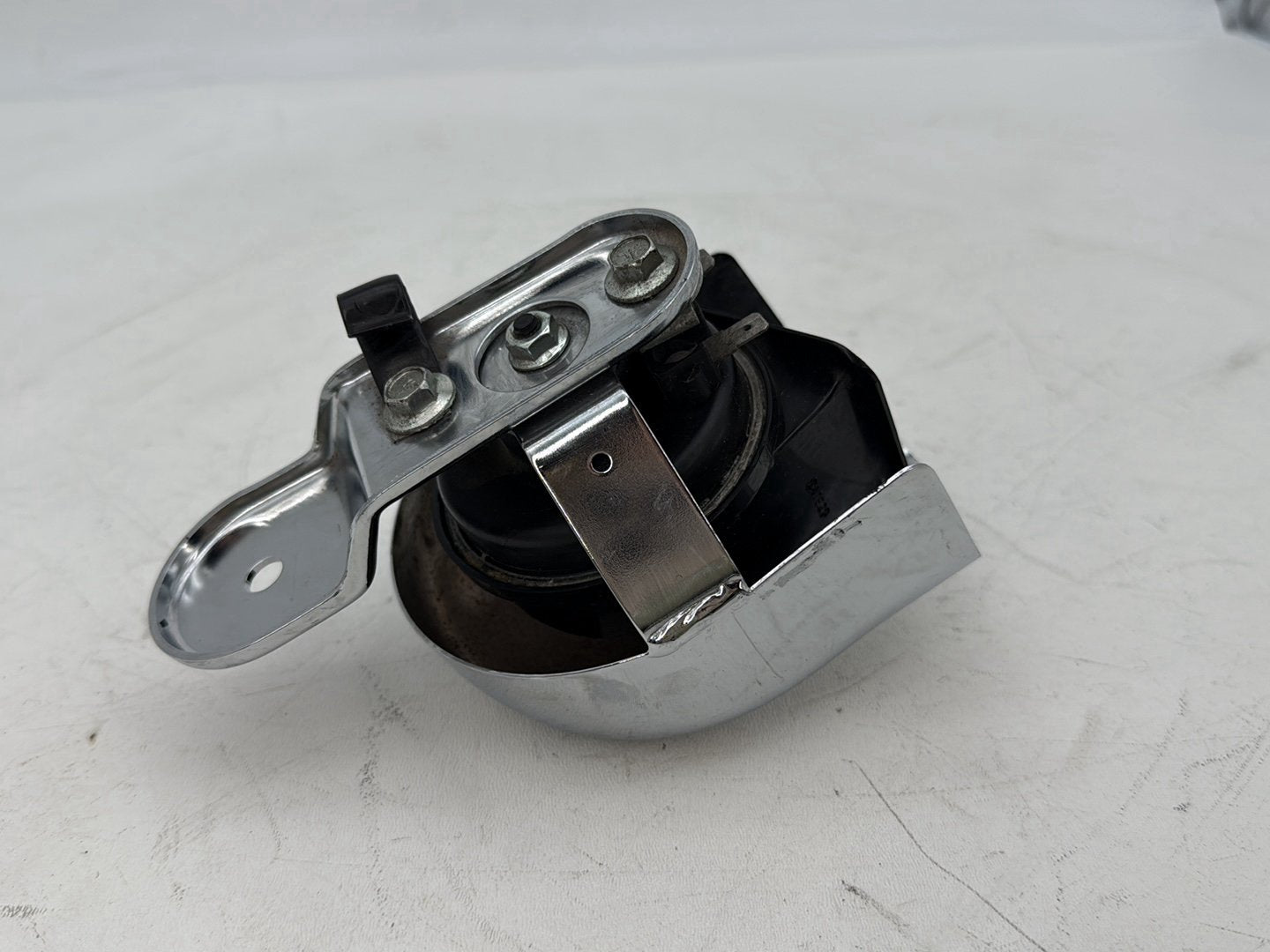 2007 - 2012 Harley-Davidson Touring Electra Glide Ultra Horn Signal Klaxon Chrome Cover 69012-93A