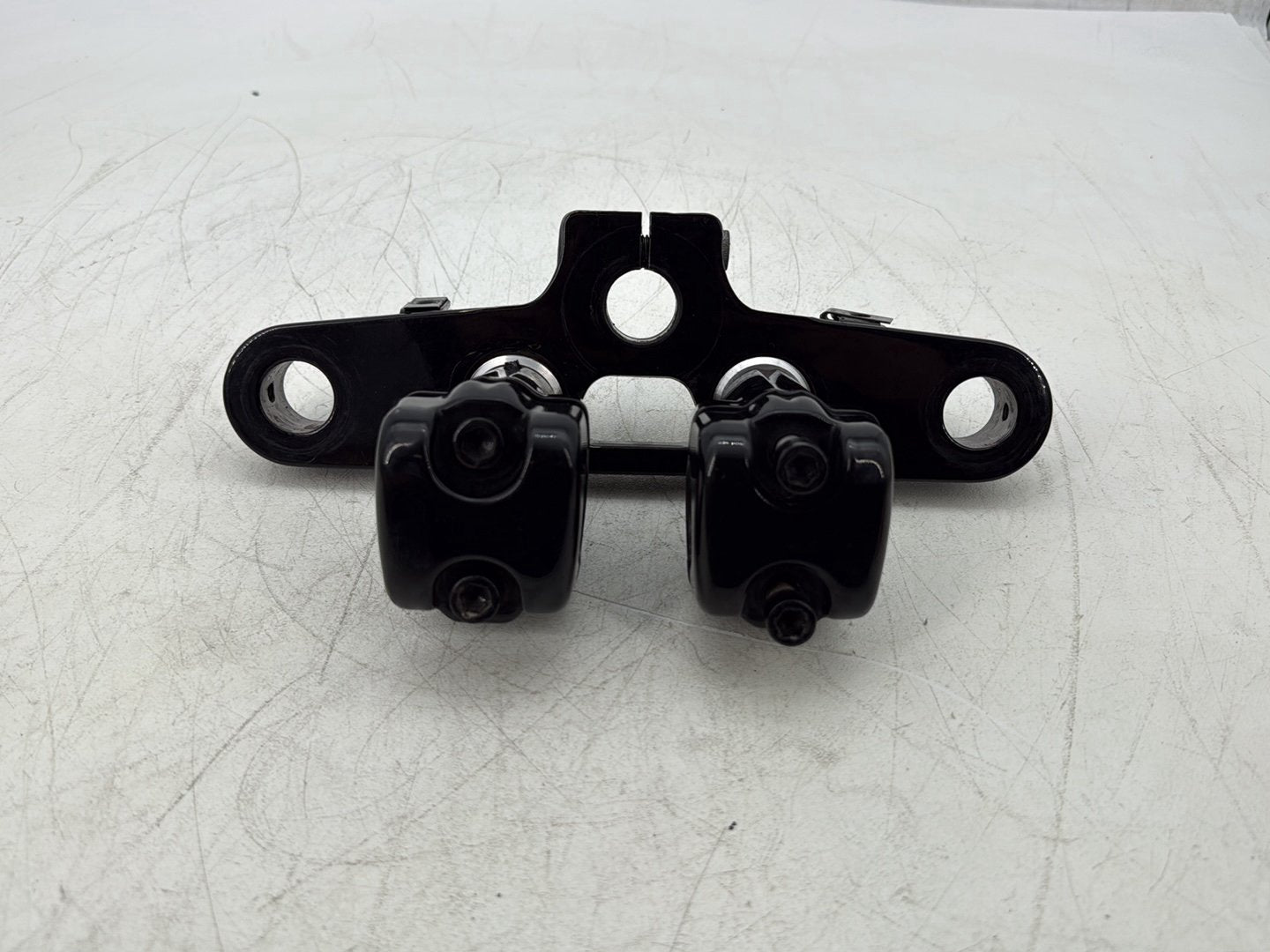 2011 Harley Softail FLSTFB Fat Boy OEM Front Fork Upper Triple Tree Clamps