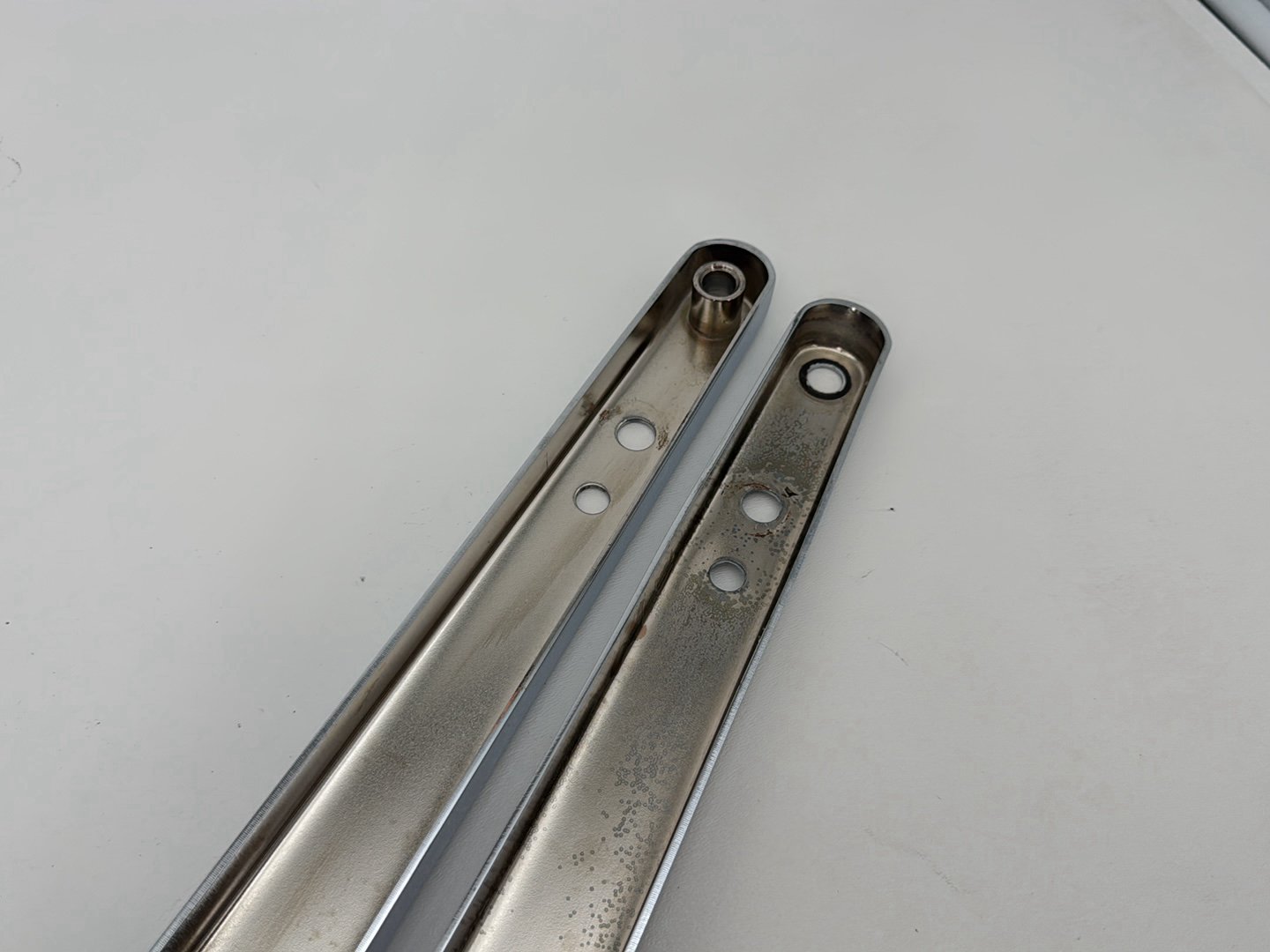 1999 - 2006 Harley-Davidson Dyna Wide Glide Left Right Saddlebag Fender Struts Brackets 59893-96