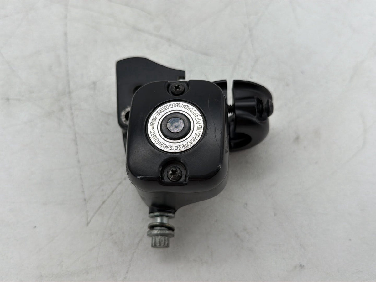 09 Harley Dyna Street Bob FXDB Front Right Brake Master Cylinder 11/16 in. bore