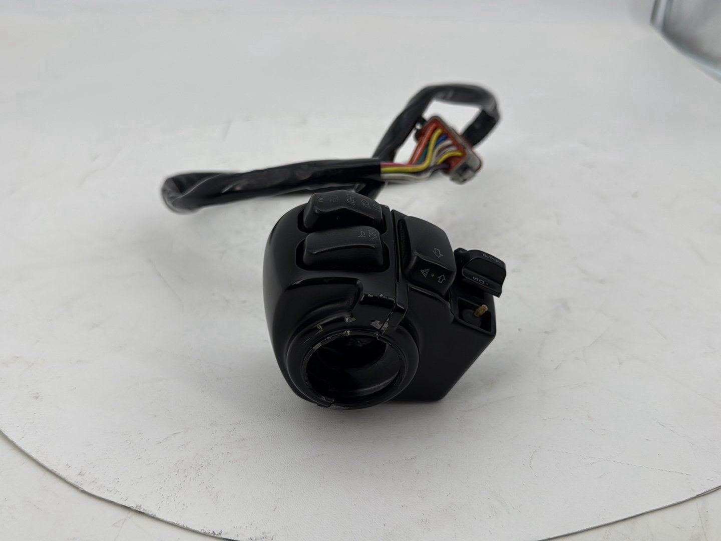 1999 - 2006 Harley-Davidson Touring Electra Glide Ultra Left Turn Signal Headlight Switches Controls  	71682-06