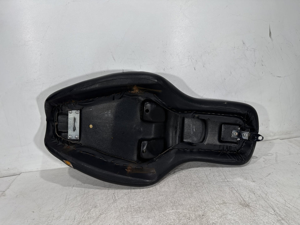 00 Harley Sportster 1200 Custom XL1200C Passenger Rider Driver Seat Saddle Torn