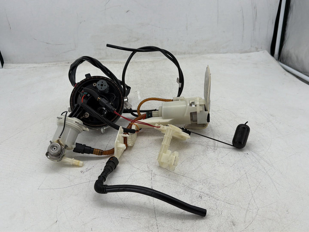 2018 Harley Road Glide Touring FLTRXS OEM Fuel Pump Gas Gasoline Petrol Sending