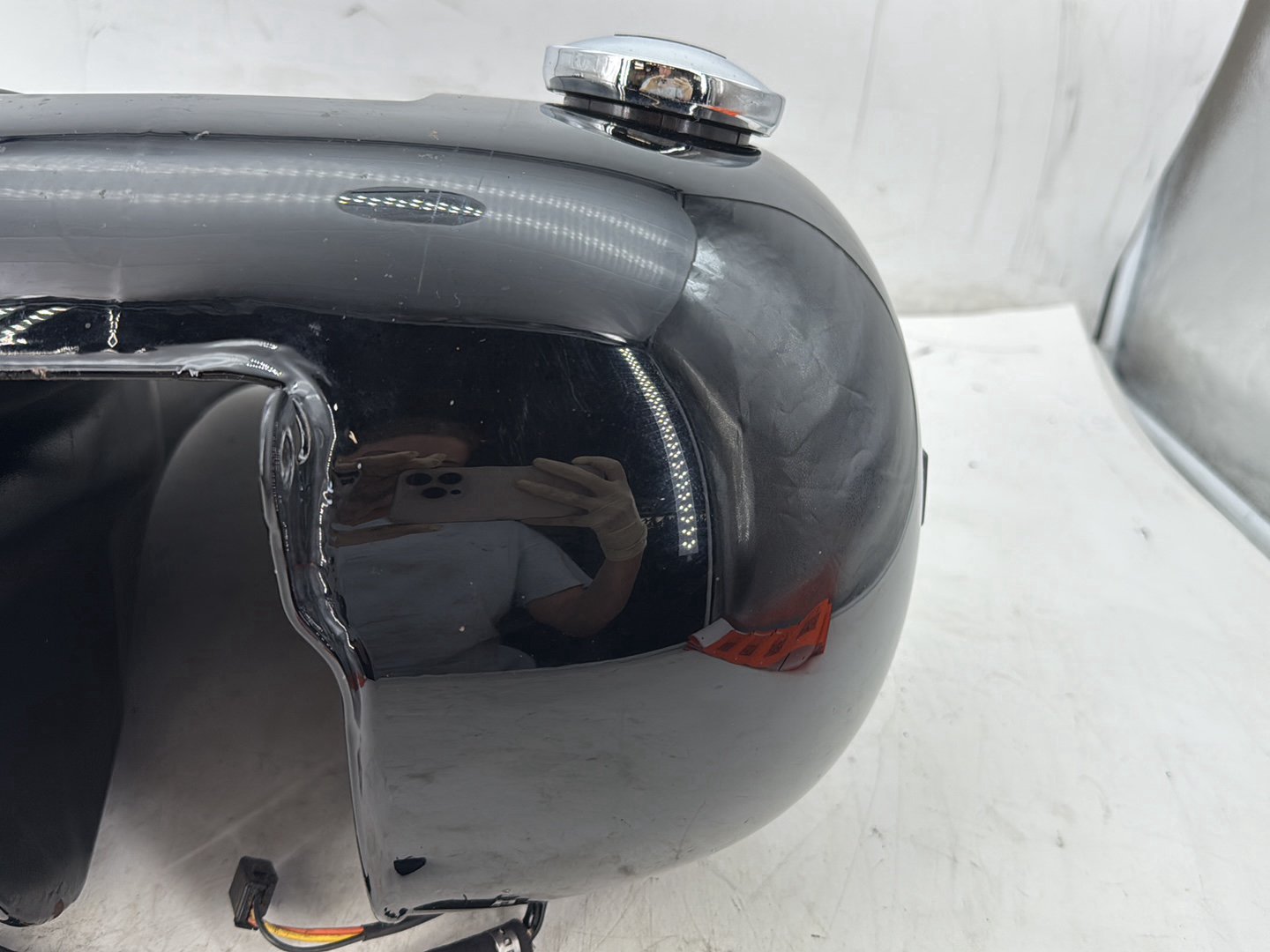 2012 Harley Dyna FXDF Fat Bob OEM Fuel Gas Tank Gasoline Reservoir