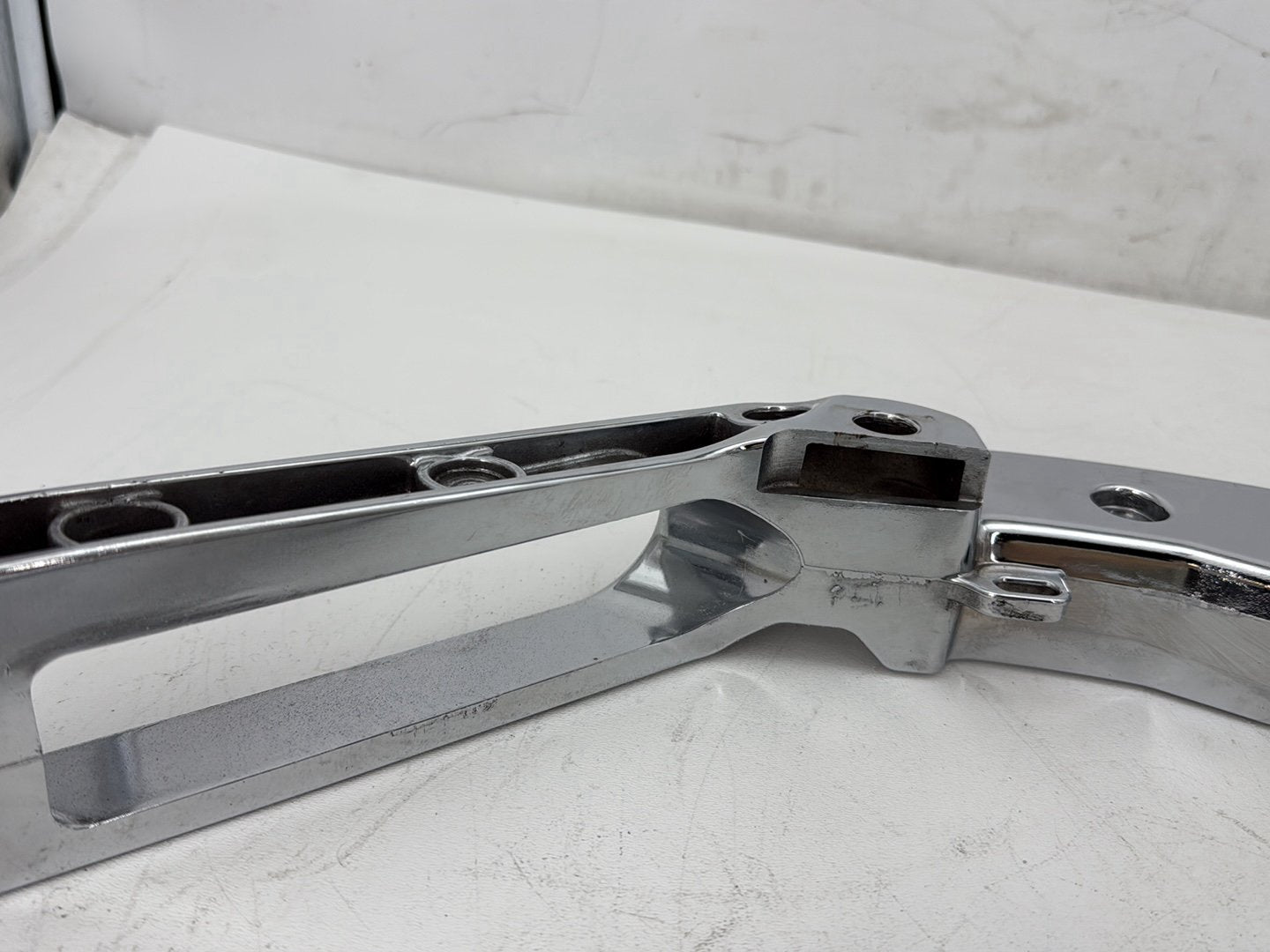 2017 Harley Road Glide Touring OEM Left Right Saddlebag Fender Struts Brackets