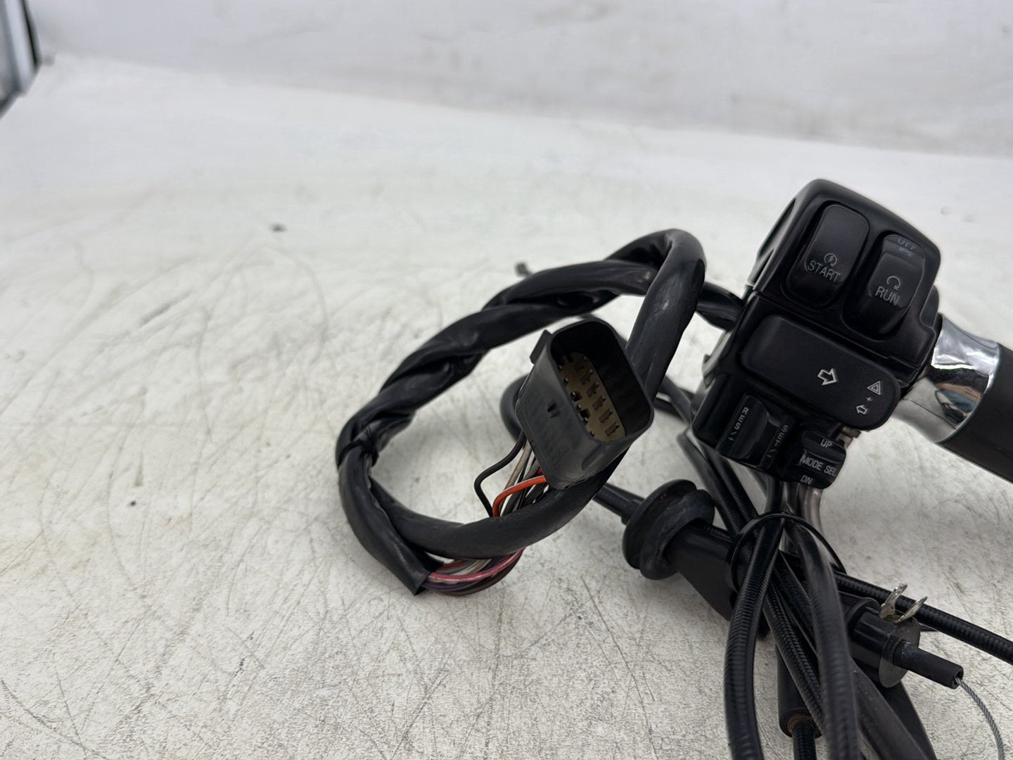 2007 Harley Touring FLHTC Electra Glide Classic OEM Right Engine Start Kill Switches Controls