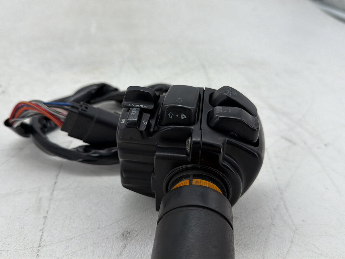 2011 Harley Electra Glide Touring OEM Right Engine Start Kill Switches Controls