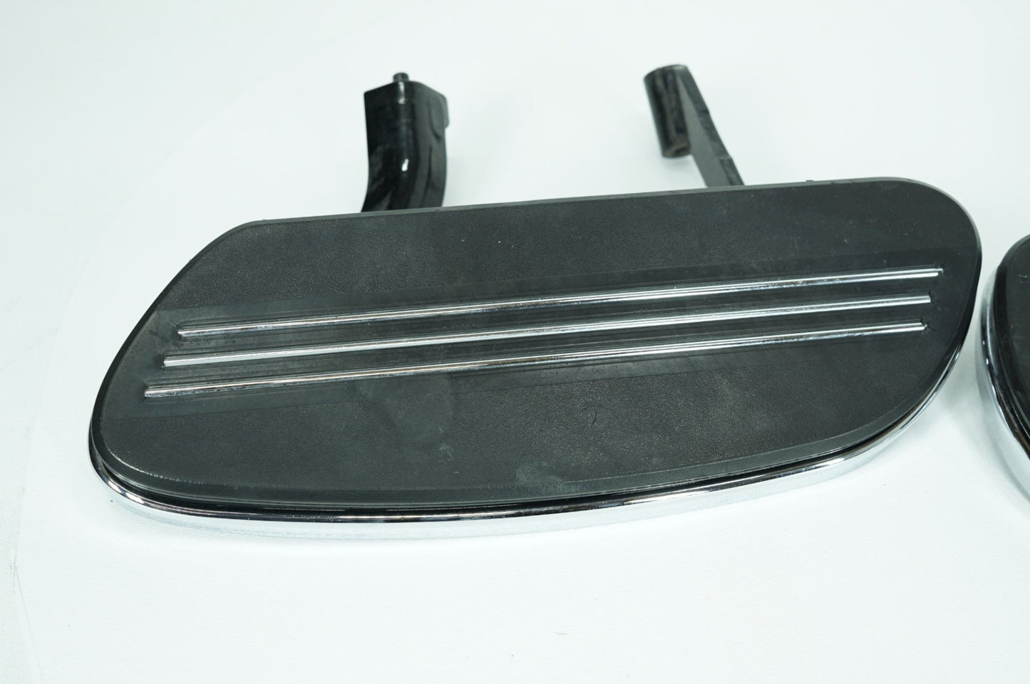 2007 - 2011 Harley-Davidson Touring Street Glide Left Right Driver Floorboard Foot Rest 50683-04