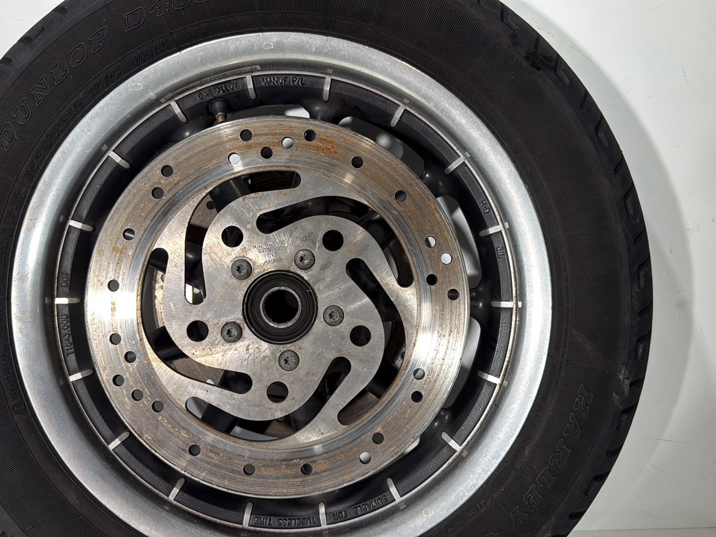 1999 - 2006 Harley-Davidson Touring Road King Police Front Wheel Rim Tire MT90B16 72H, Dunlop, 16"