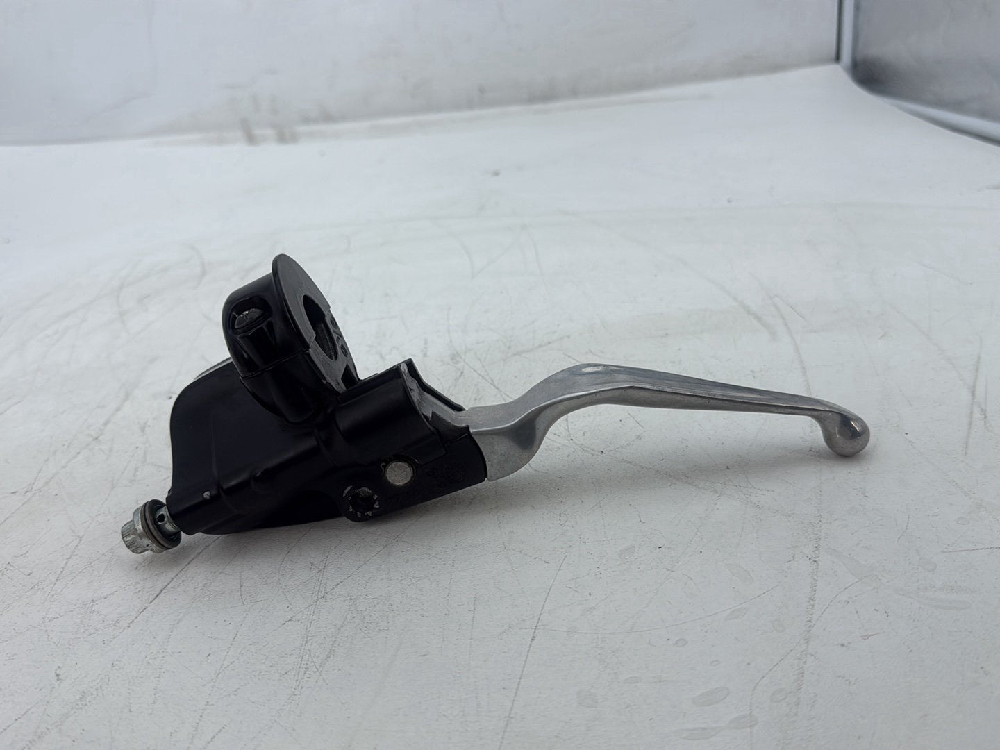 2005 Harley Heritage Softail Classic OEM Front Right Brake Lever Master Cylinder