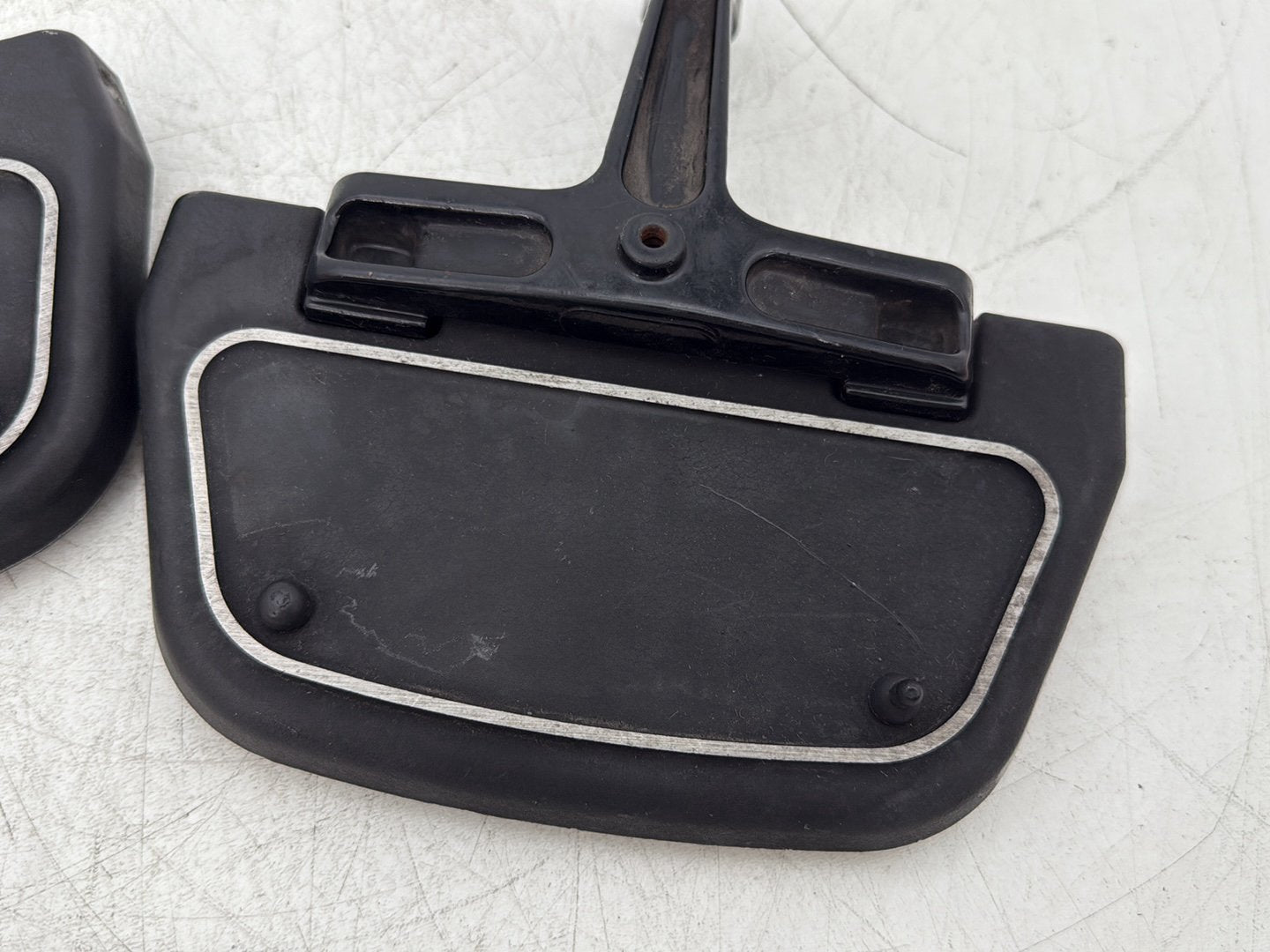 2006 Harley Electra Glide Touring Classic FLHTCI OEM Left & Right Passenger Floorboard Foot Rest