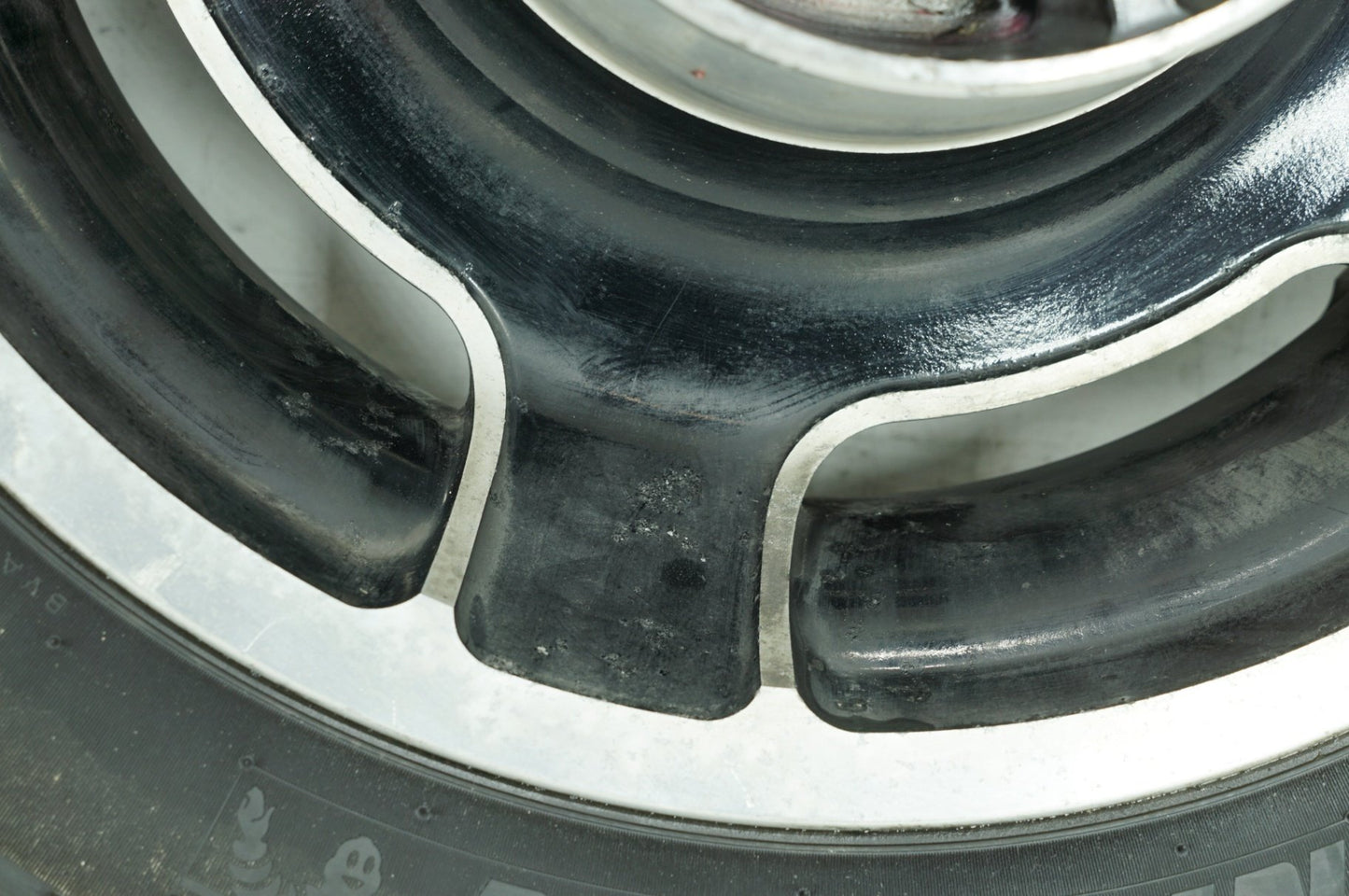 2007 - 2012 Harley-Davidson Touring Street Glide Rear Wheel Rim Tire 180/65B16 81H, Michelin, Airstrike