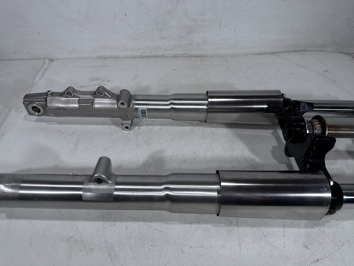 2011 Harley Softail Deluxe OEM Front Triple Tree Set & LH RH Fork Legs Sliders