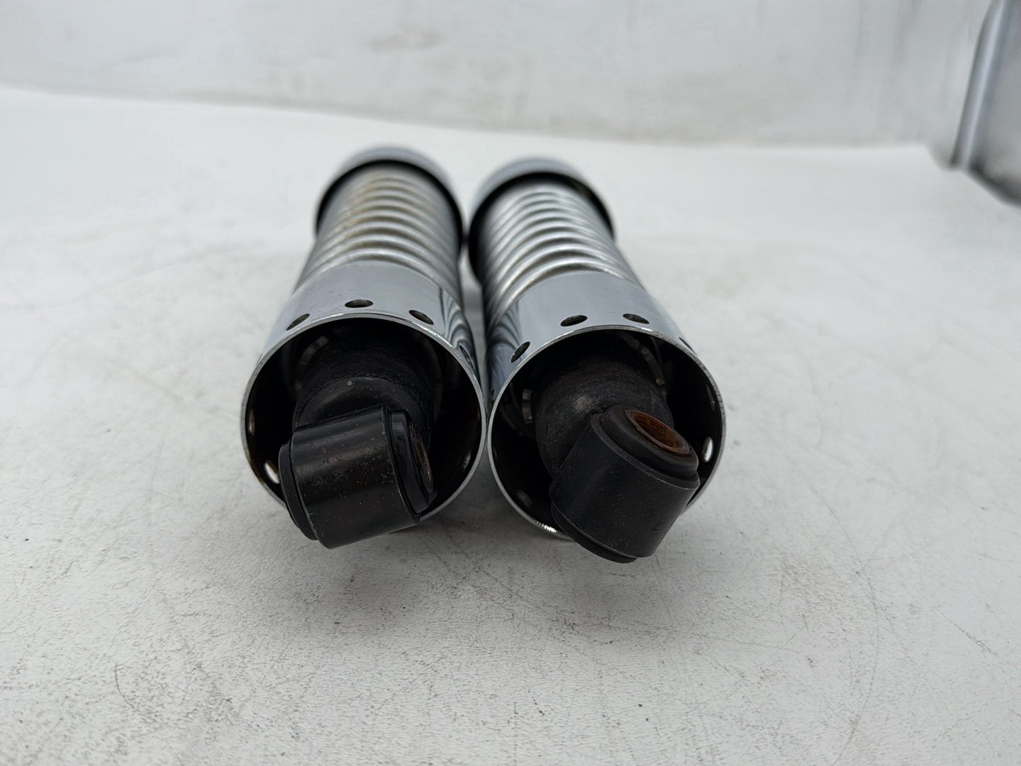 2006 Harley Dyna FXDWGI Wide Glide OEM Rear Left Right Shock Absorbers