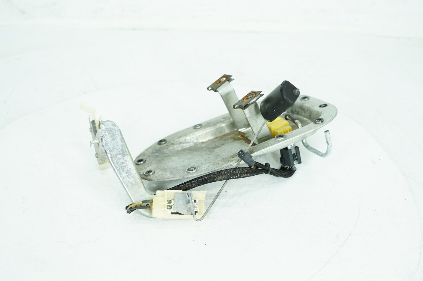 1999 - 2006 Harley-Davidson Dyna Low Rider Fuel Petrol Gas Pump Top Plate Cover  75246-04