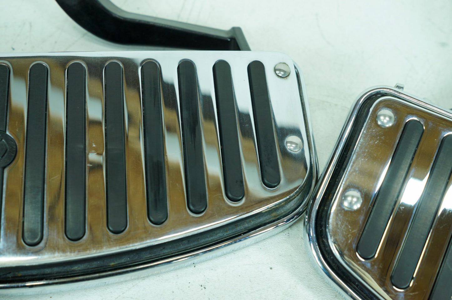 2017 - 2025 Harley-Davidson Touring Electra Glide Ultra Left Right Driver & Pass Floorboard Foot Rest 50614-06