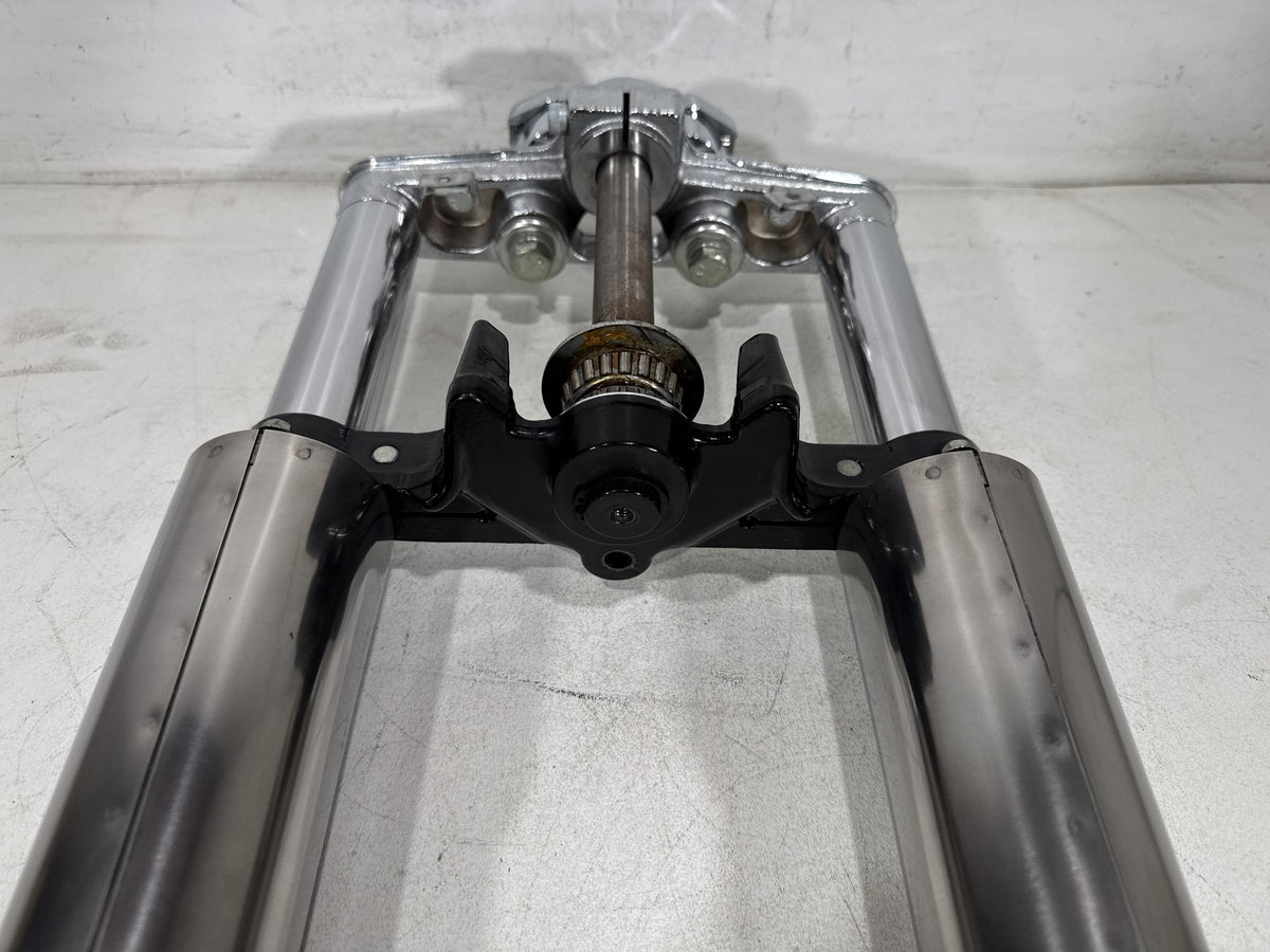 2011 Harley Softail Deluxe OEM Front Triple Tree Set & LH RH Fork Legs Sliders