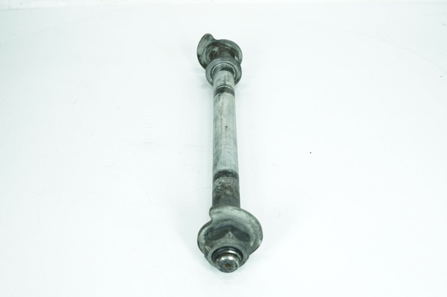 2008 - 2016 Harley-Davidson Touring Street Glide Rear Wheel Axle Bolt Shaft 41056-09