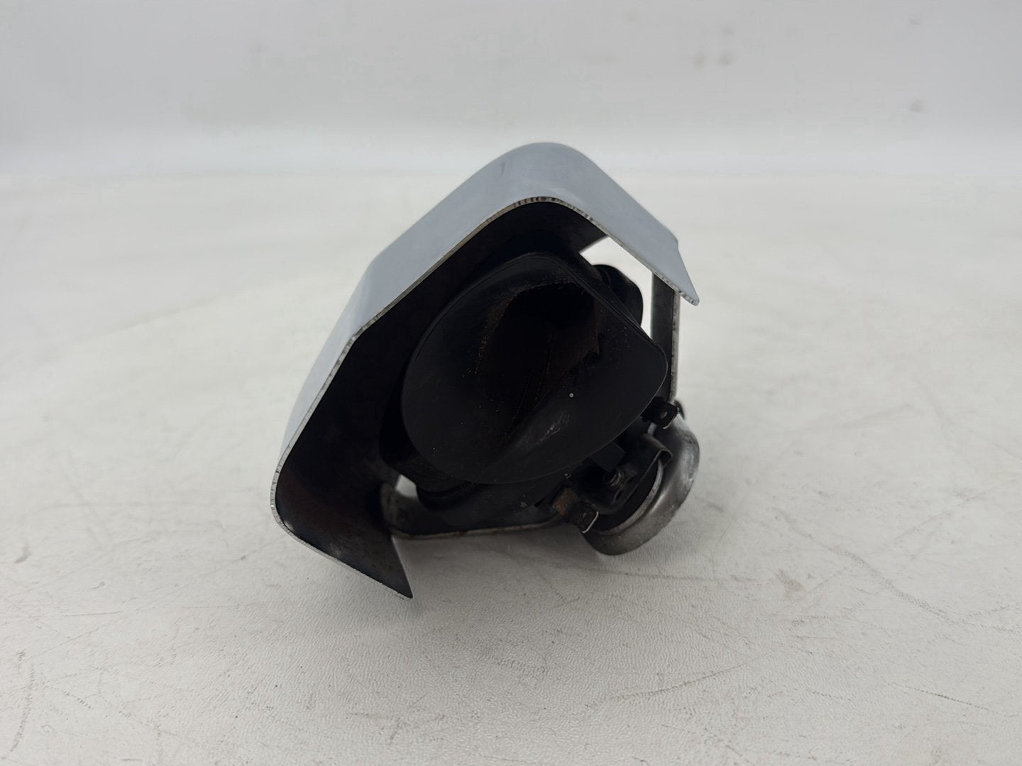1999 - 2006 Harley-Davidson Touring Electra Glide Horn Signal Klaxon Chrome Cover 69012-93A