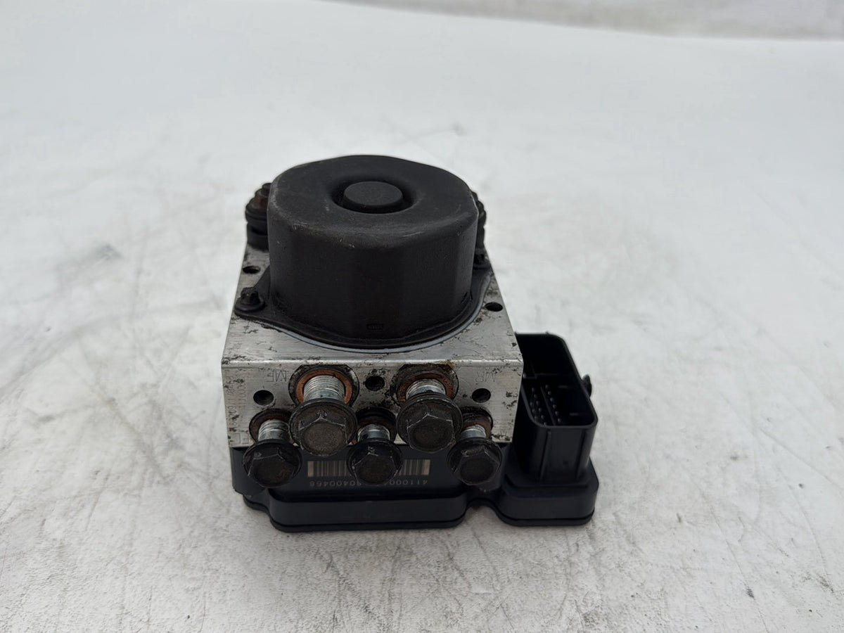 18 Harley Electra Glide Touring Ultra FLHTCU OEM ABS Brake Pump & Control Module