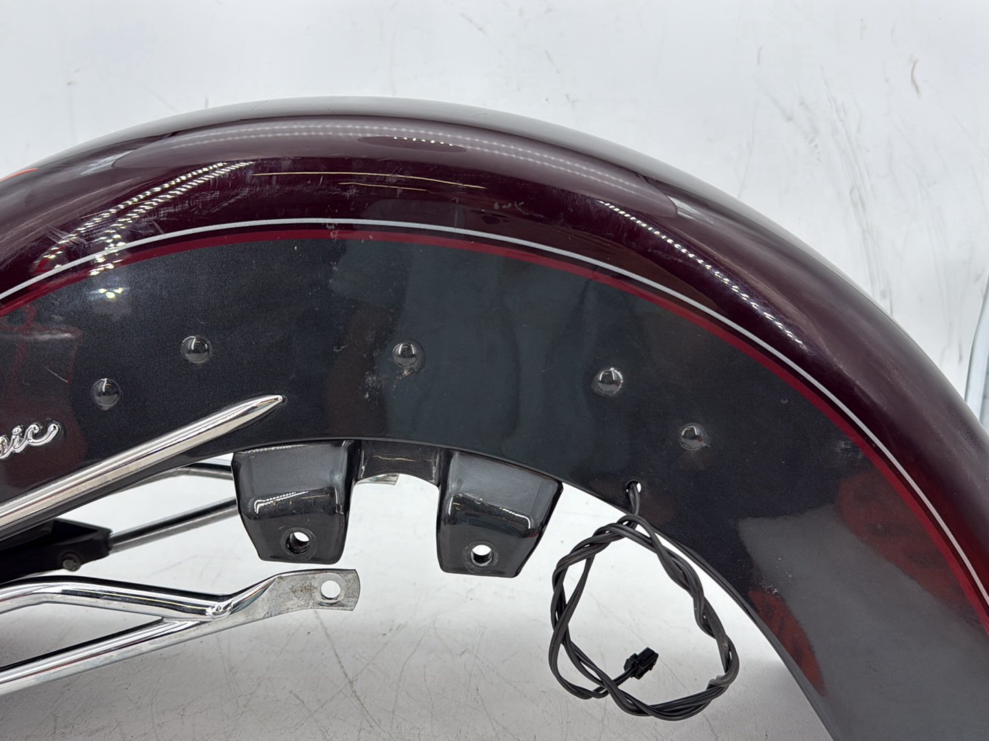 2005 Harley Electra Glide Touring Ultra FLHTCUI OEM Front Wheel Fender Shell Panel