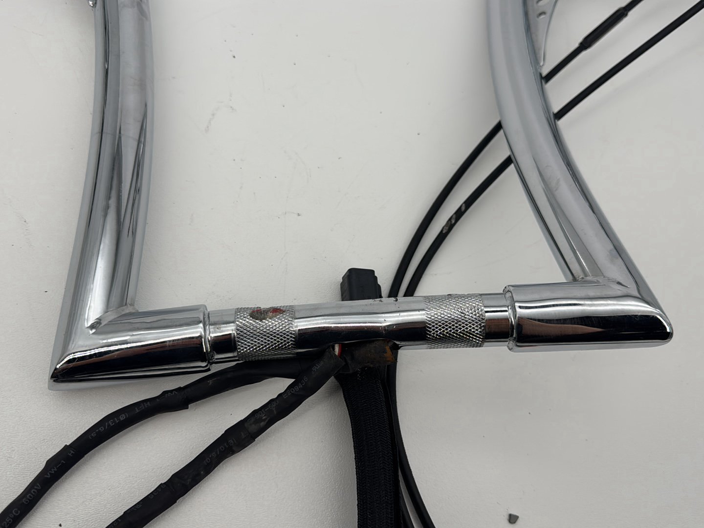 1999 - 2006 Harley-Davidson Dyna Low Rider Handlebars Left Right Switches Controls left turn signal headlight, right engine kill switches