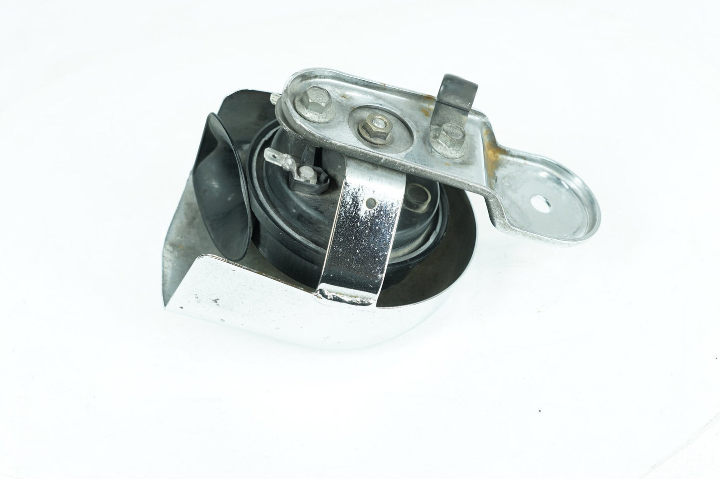 1999 - 2006 Harley-Davidson Softail Deluxe Horn Signal Klaxon Chrome Cover  	69012-93A