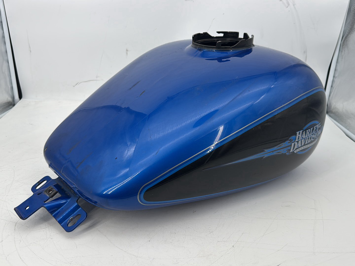 2008 Harley Touring FLHT Electra Glide OEM Fuel Gas Tank Gasoline Reservoir