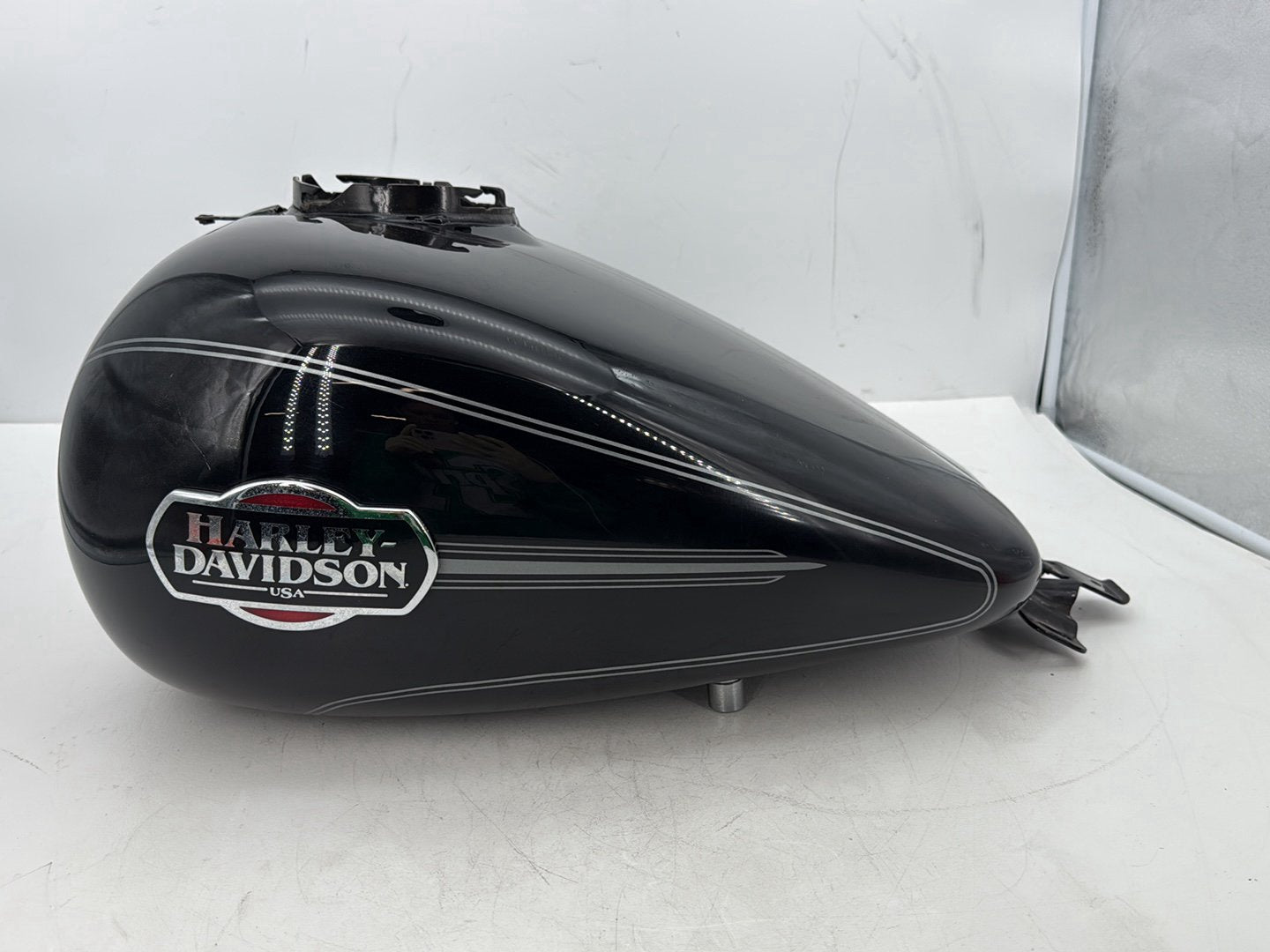 2008 Harley Touring FLHTCU Electra Glide Ultra OEM Fuel Gas Tank Gasoline Reservoir